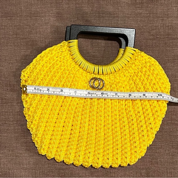 Shell Purse with wood handles - hand crocheted - Picture 6 of 7